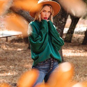 PREORDER -LUKE CONTRAST CABLE KNIT SWEATER - HUNTER GREEN